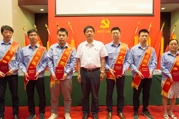 優(yōu)秀共產黨員  網(wǎng)站.png
